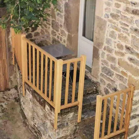 펜션 Le Caladou Saint-Georges-de-Luzençon
